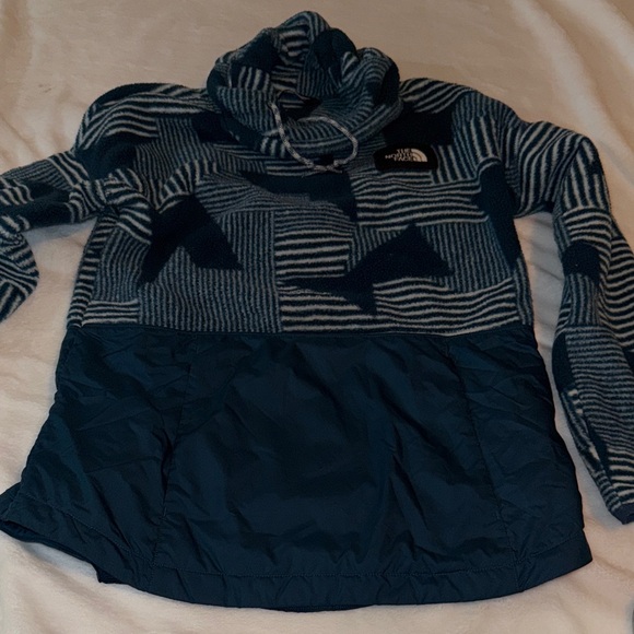 The North Face Geometric Blue Turtleneck Sweater - Picture 2 of 9
